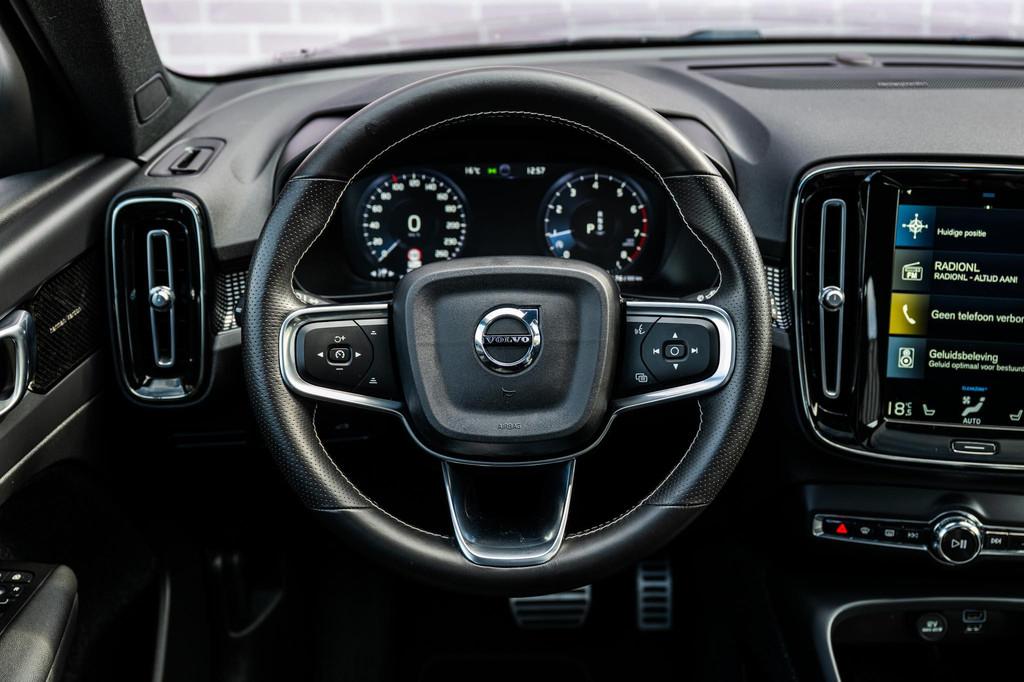 Volvo XC40 1.5 T2 R-Design | Panoramadak | Trekhaak | Harman, Auto's, Volvo, 12 maanden, Gebruikt, Euro 6, Zwart