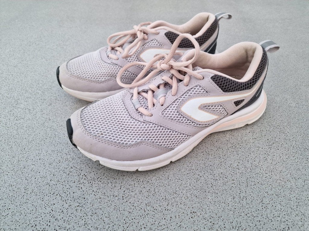 Gymschoenen in zeer goede staat maat 37 te koop, Kalenji, Ophalen of Verzenden, Zo goed als nieuw, Jongen of Meisje