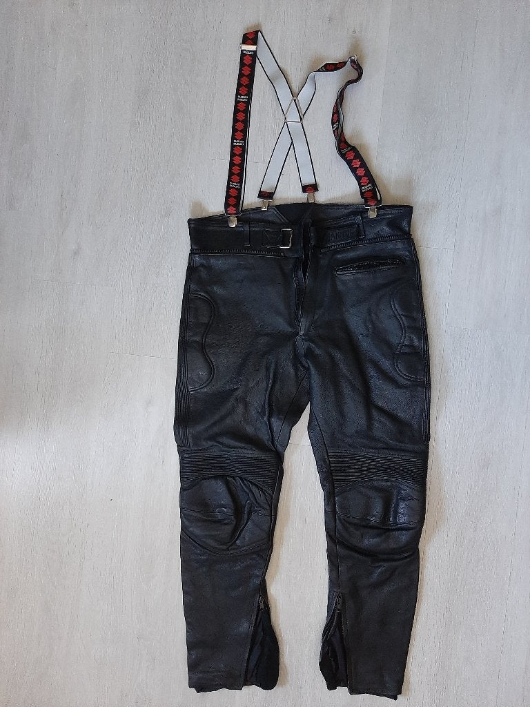Leren motorbroek incl. bretels maat 58 merk akito, Motoren, Ophalen, Broek | leer, Heren, Akito