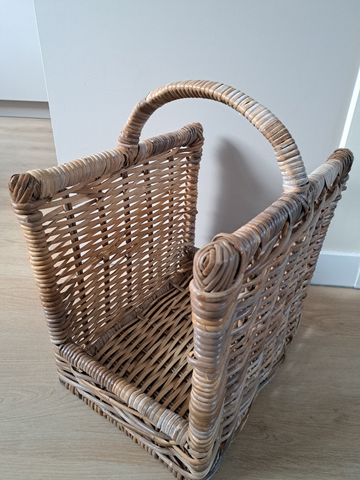 Rotan lectuurmand / houtmand, Ophalen of Verzenden