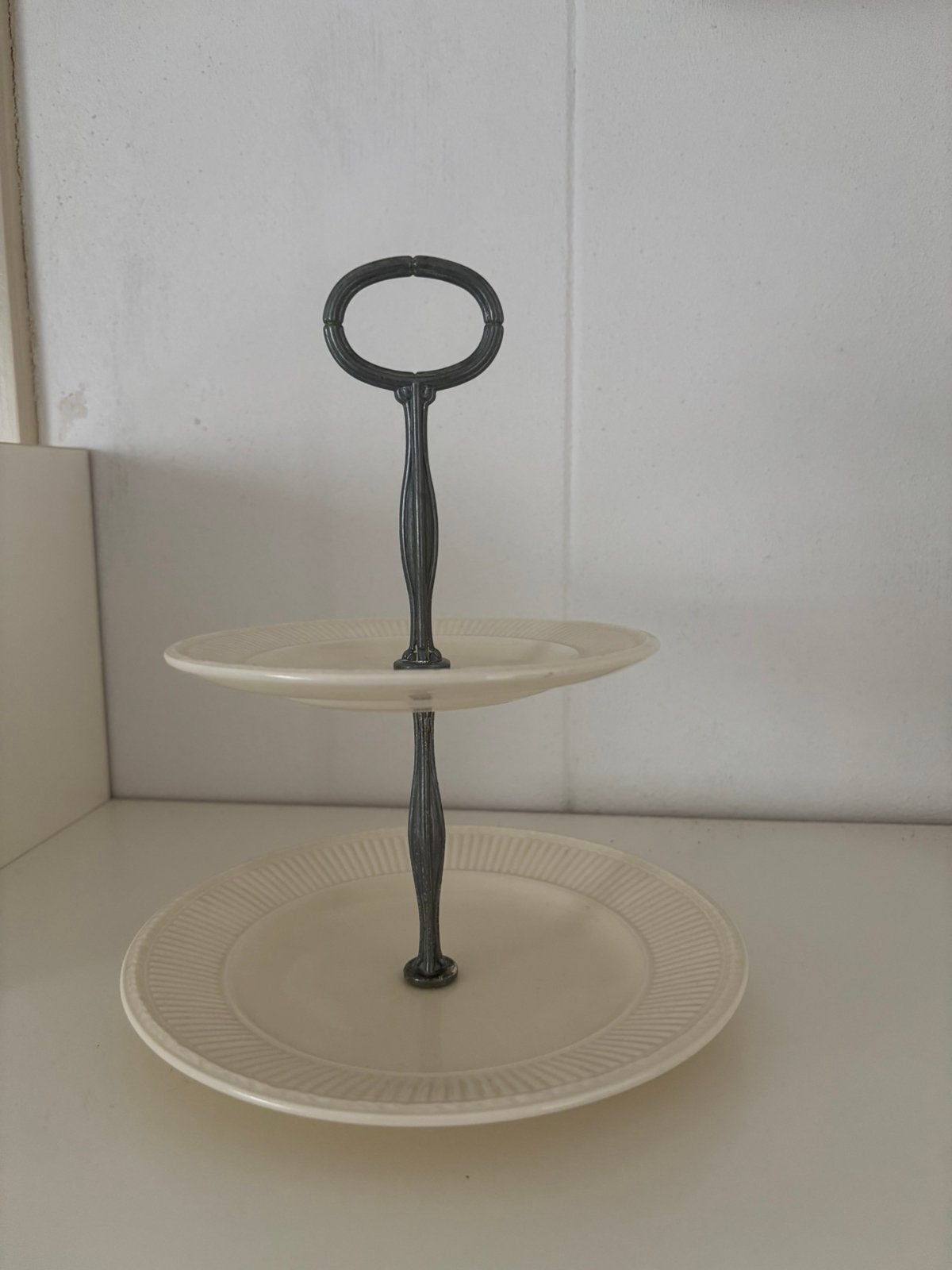 Wedgwood Edme etagere voor Koekjes, gebakjes etc., Ophalen of Verzenden, Zo goed als nieuw, Aardewerk