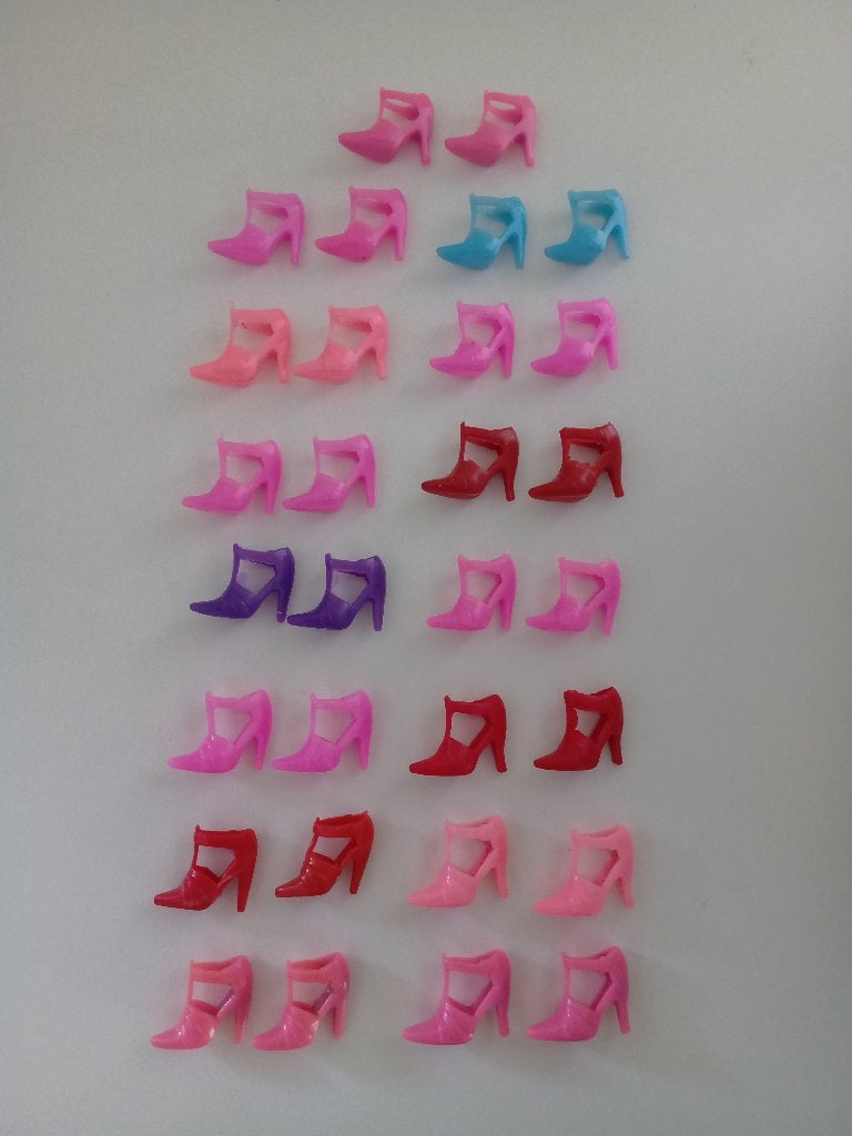 Veel schoentjes voor BARBIE en andere Poppen (19 foto’s), Ophalen of Verzenden, Gebruikt, Kleertjes