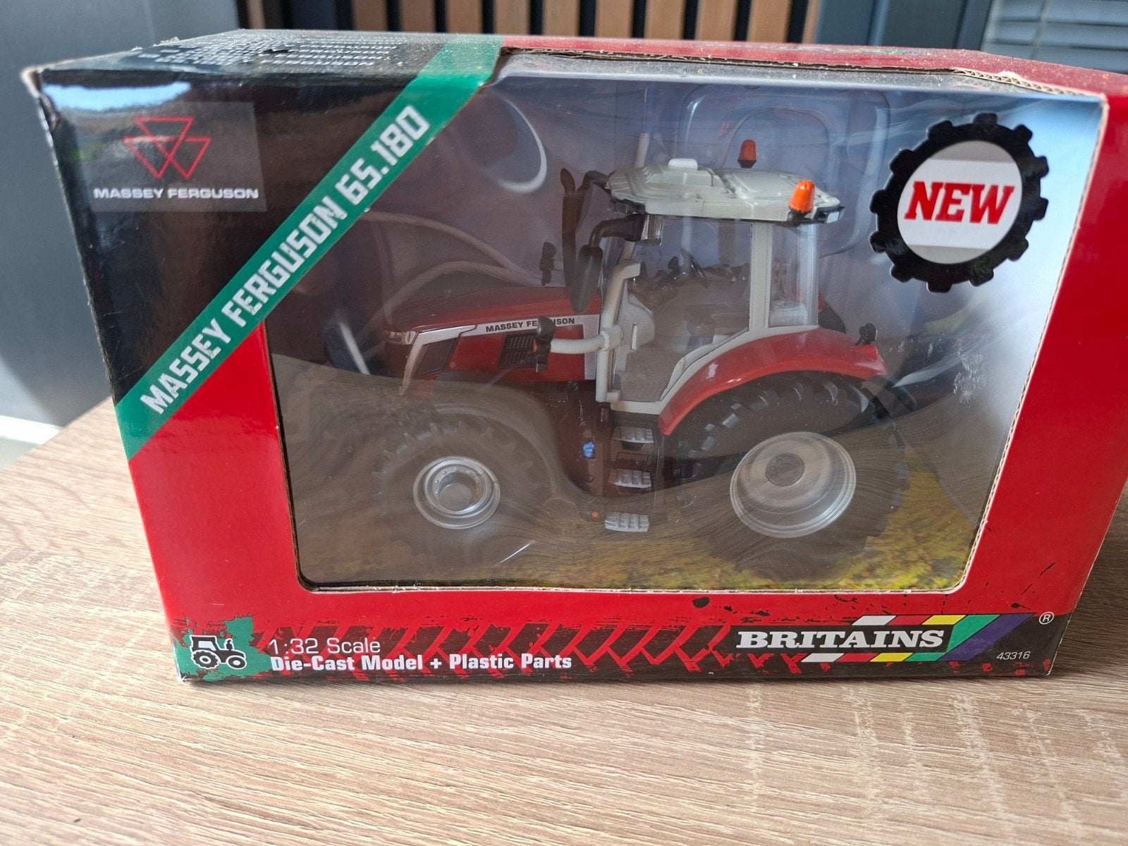 Britains Massey Ferguson 6S.180 Tractor 1:32 Schaal, Hobby en Vrije tijd, Ophalen of Verzenden, Nieuw