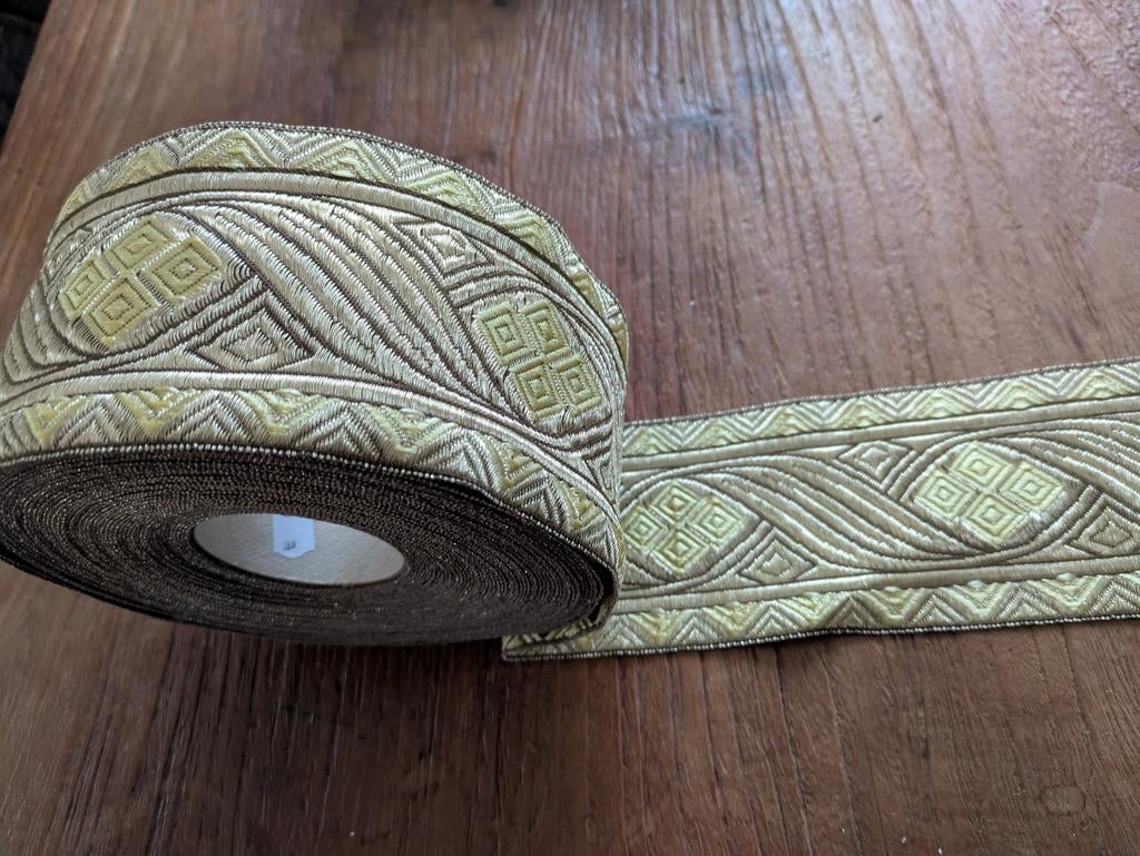 Goudkleurige Borduurband - 8cm Breed, Hobby en Vrije tijd, Overige materialen, Geel, Ophalen of Verzenden, Minder dan 30 cm