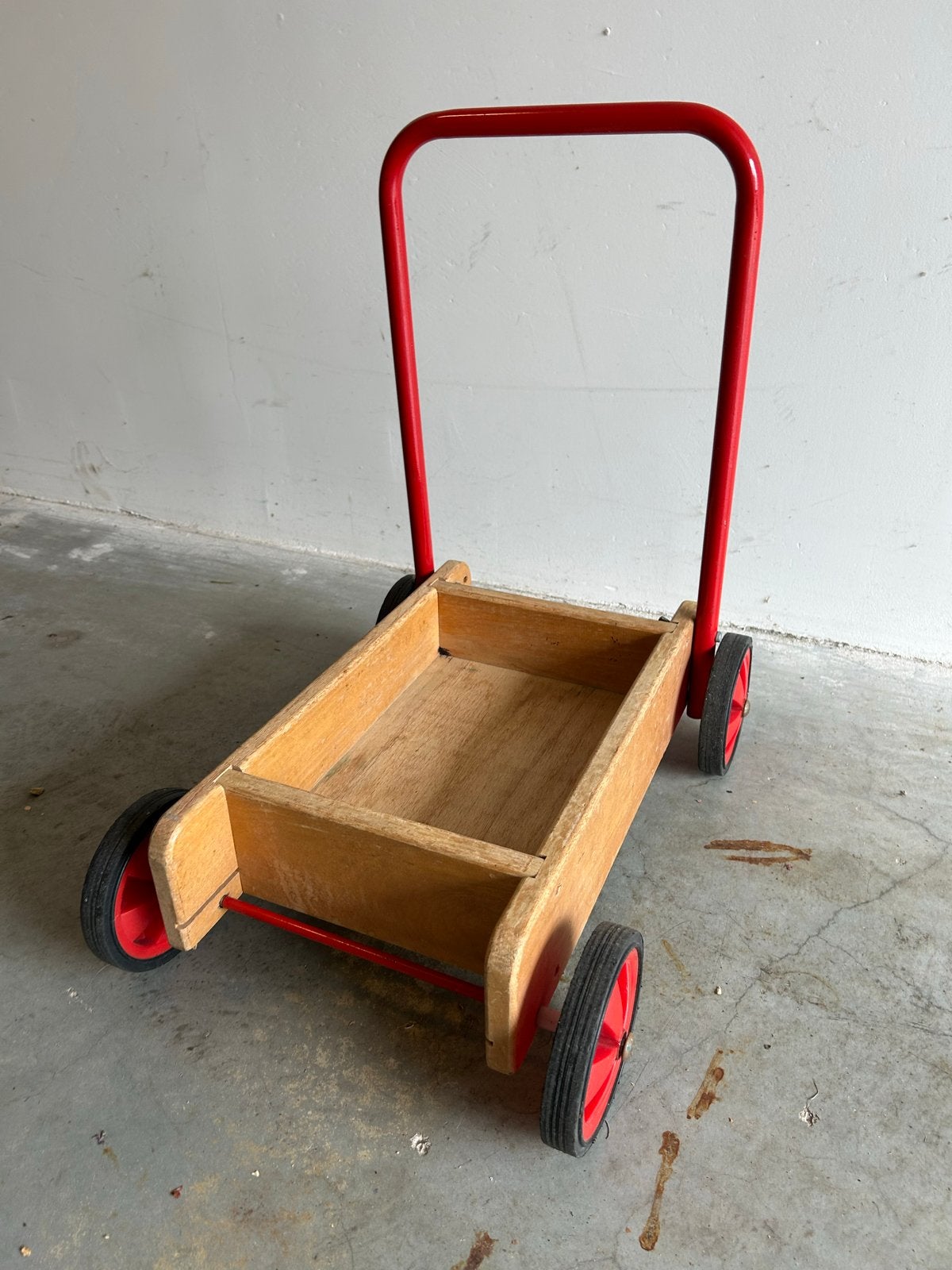 Houten loopwagen met rode duwstang en wielen, Ophalen of Verzenden, Gebruikt, Overige typen, Met wieltjes
