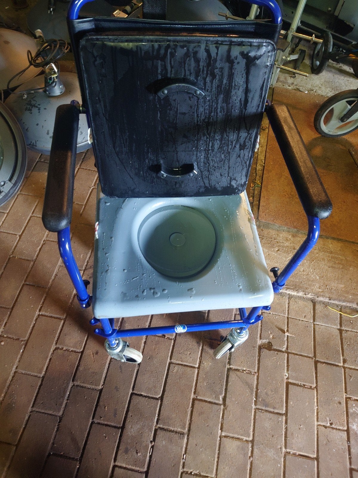 Wc stoel, Ophalen