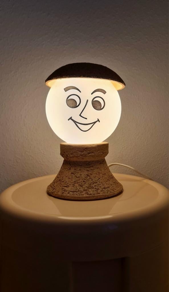 Tafellamp lachend gezicht op bollamp vorm aardewerk uniek, Ophalen, Vintage retro interieur design, Zo goed als nieuw, Minder dan 50 cm