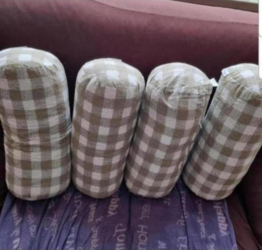 4 stuks kussens rond Zie foto's bieden, Huis en Inrichting, Woonaccessoires | Kussens, Ophalen, Zo goed als nieuw, Beige, Overige vormen