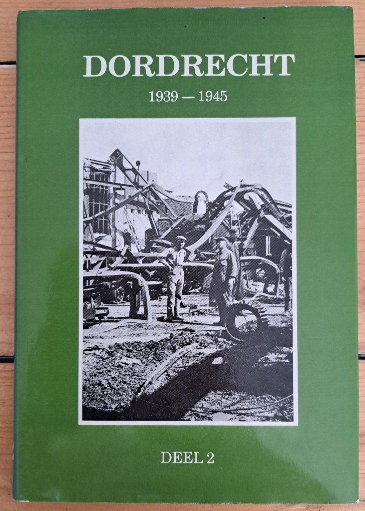 DORDRECHT 1939-1945 - deel 2 - H v Liempd - 1983, Ophalen of Verzenden, Overige onderwerpen, H v Liempd, Tweede Wereldoorlog