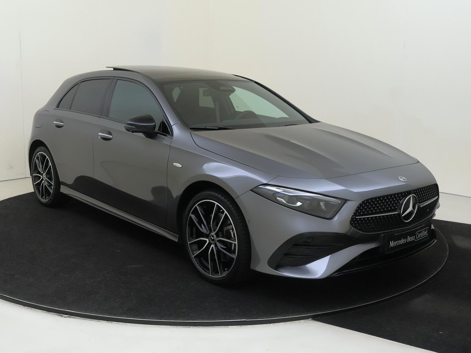 Mercedes-Benz A-klasse 250 e Business Solution AMG / Premium, Auto's, Mercedes-Benz, Gebruikt, 4 cilinders, Bedrijf, Hybride Elektrisch/Benzine