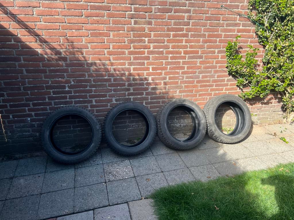 (8 mm ZGAN) Winterbanden NORDMAN Spijkers 215/50 R17, Auto-onderdelen, Banden en Velgen, Ophalen, 215 mm, Nieuw, 17 inch