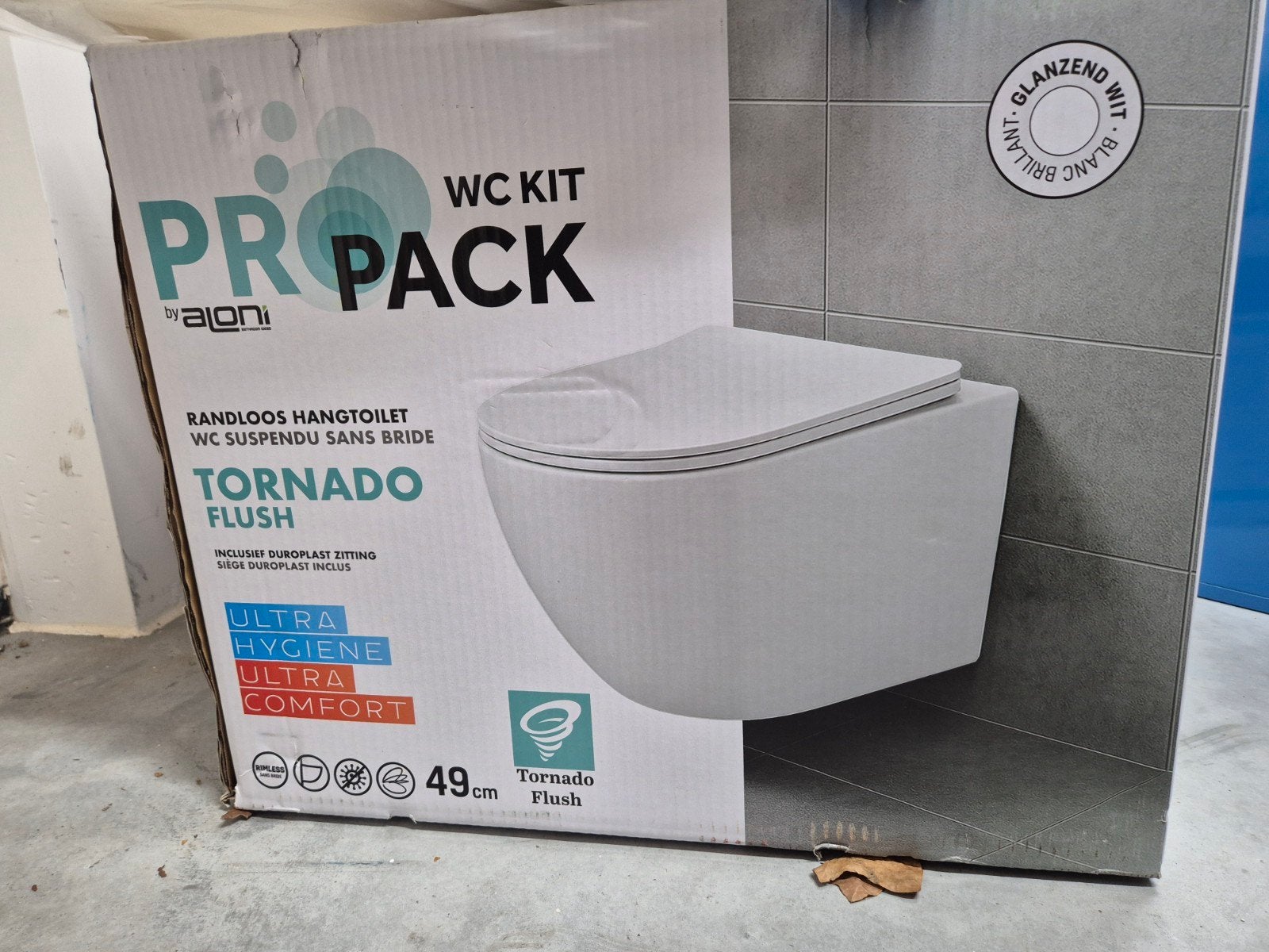 Nieuw Wit Glans Randloos Hangtoilet WC Kit Tornado Flush, Ophalen, Nieuw, Toilet