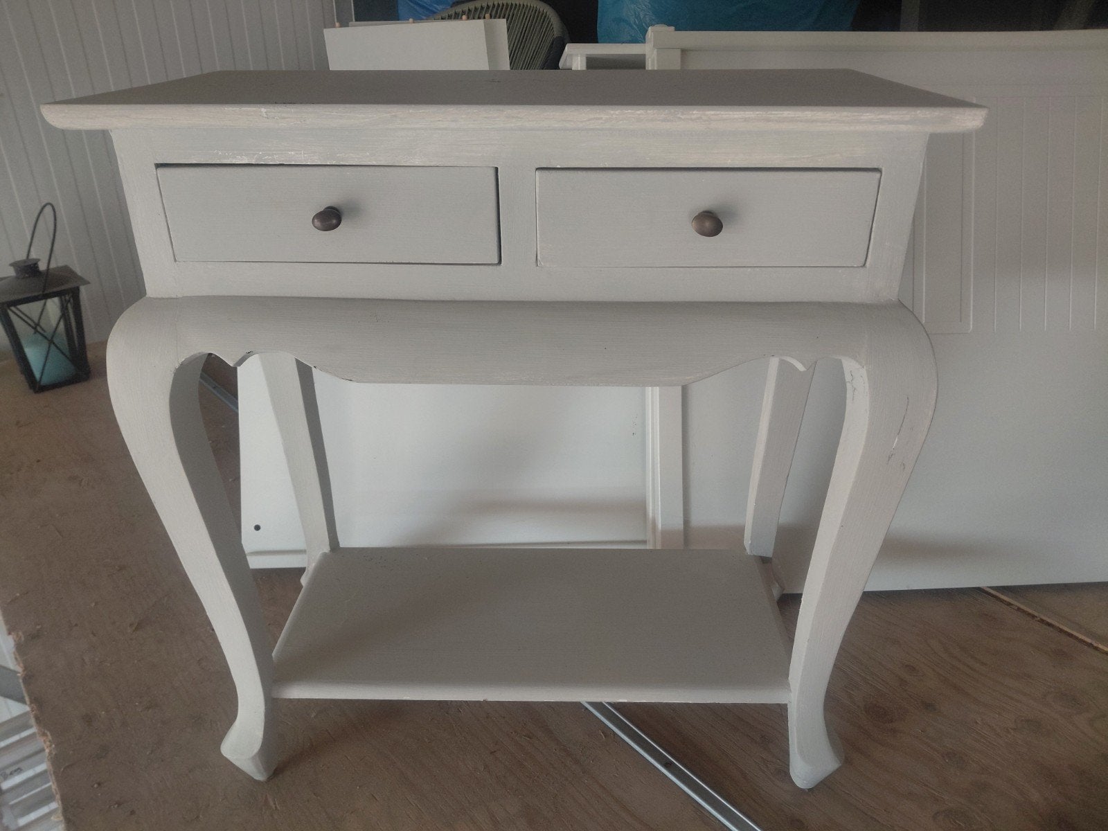 Lichtgrijs tot witte bijzettafel / buikkastje met 2 lades, Ophalen, Gebruikt, 55 tot 75 cm, Klassiek, Landelijk