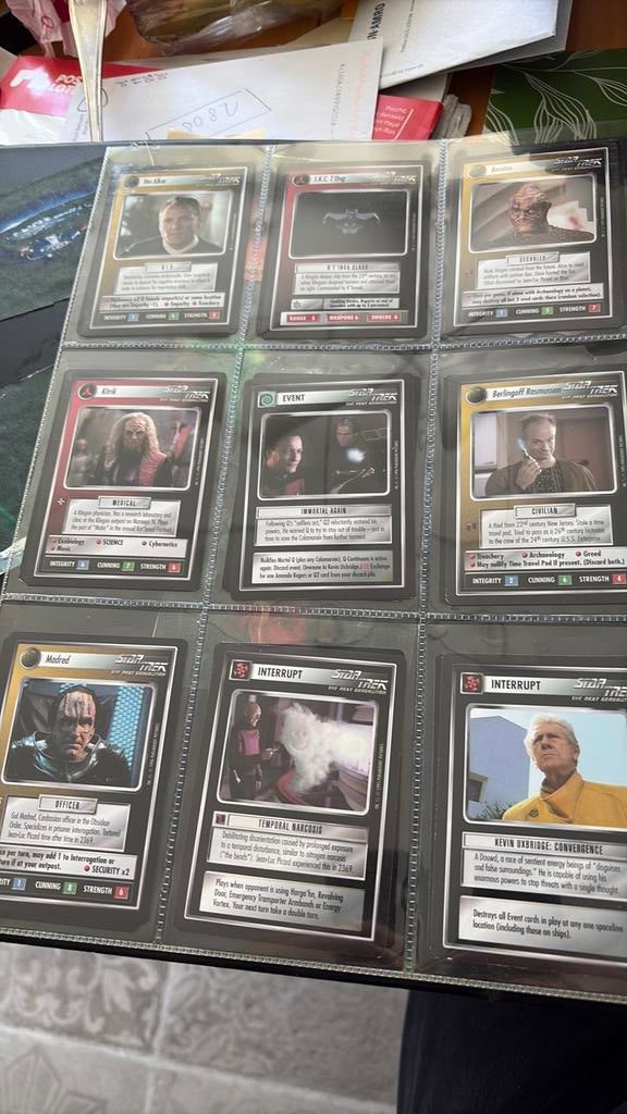 163 star trek kaarten in een map collector’s items, Ophalen of Verzenden
