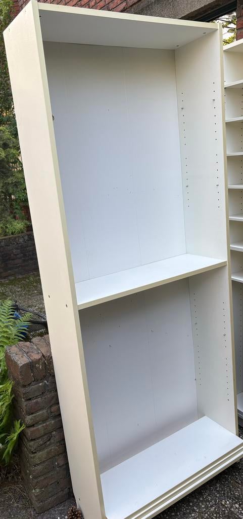 Gratis af te halen: Hoge kast, vergeeld, Tuin en Terras, Ophalen, Zo goed als nieuw, Hout, Overige typen