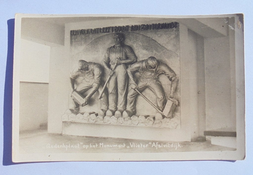 FOTOKAART Gedenkplaat Monument Afsluitdijk, Ontw. Hildo Krop, Verzamelen, Ansichtkaarten | Nederland, Ophalen of Verzenden, 1920 tot 1940