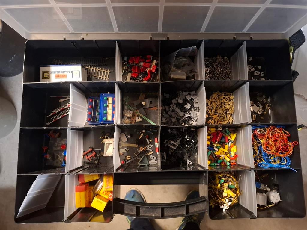 Grote bak met veel marklin onderdelen, Hobby en Vrije tijd, Modeltreinen | H0, Wisselstroom, Gebruikt, Analoog, Rails