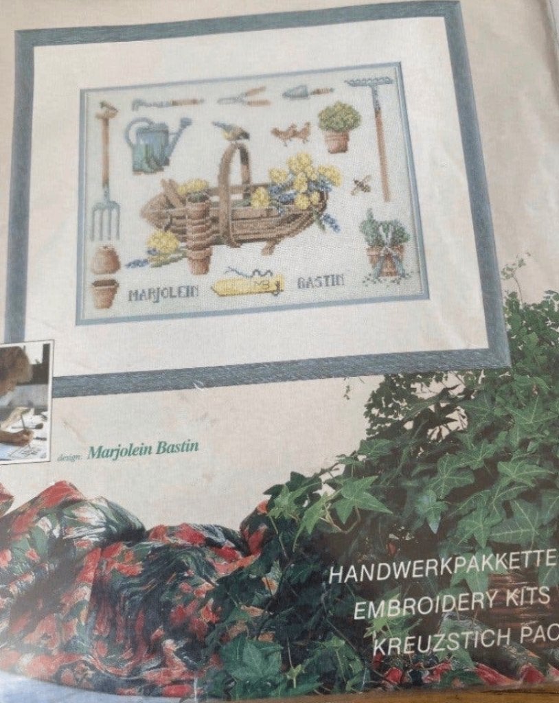 BORDUURPAKKET LANARTE M. BASTIN TUINGEREEDSCHAP COLLAGE, Verzenden, Nieuw, Handborduren, Borduurpakket