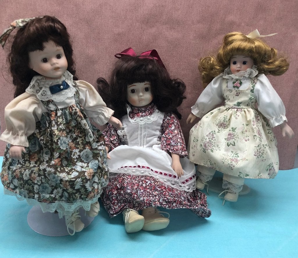 3 vintage sierpoppen en 2 poppenstandaards, Verzamelen, Ophalen of Verzenden, Gebruikt, Pop