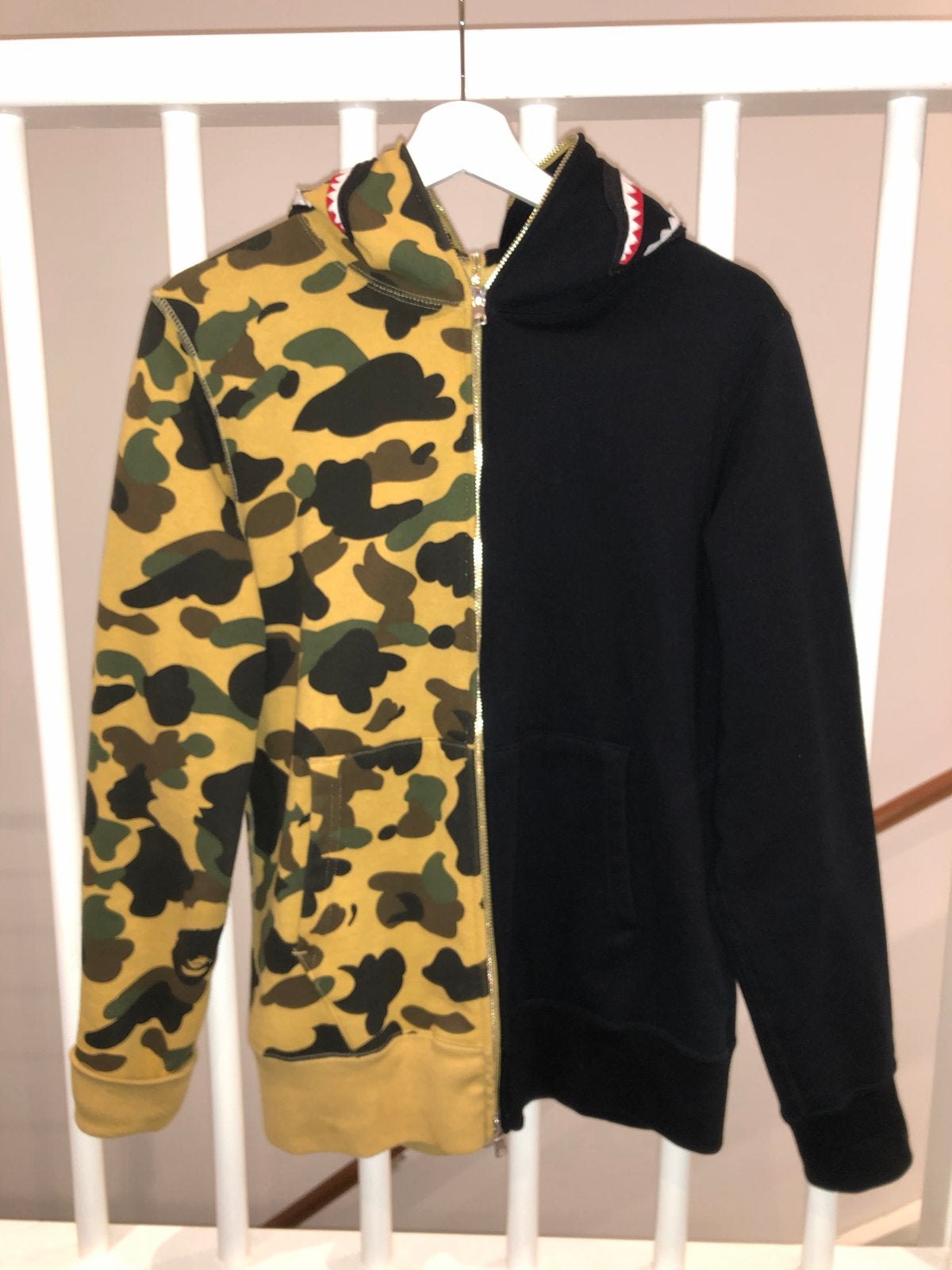 A Bathing Ape BAPE Shark Hoodie Zwart/Camo Maat M, Ophalen, Zo goed als nieuw, Maat 48/50 (M), Geel
