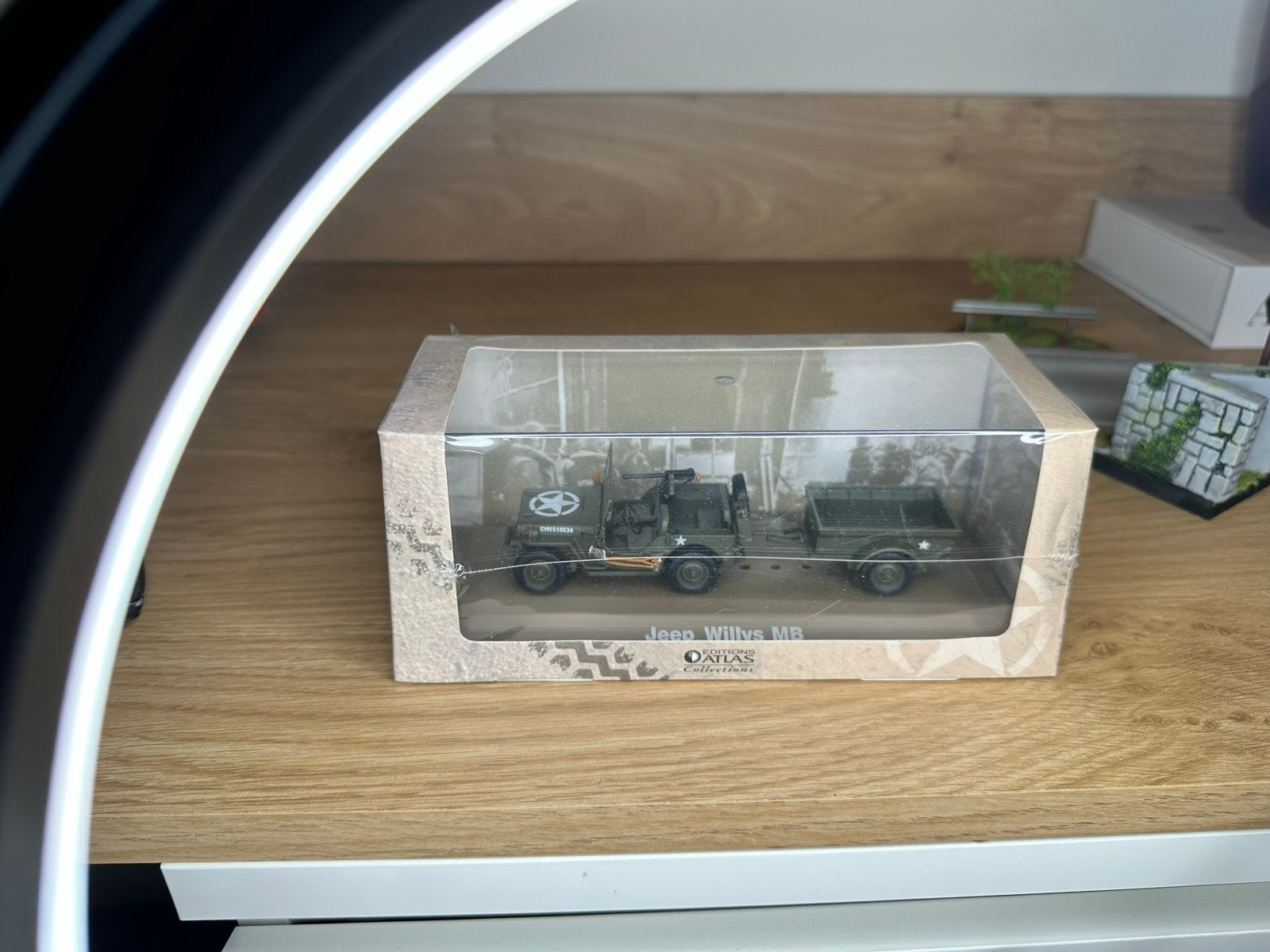 Jeep Willys WW2 met aanhanger 1:43 Atlas - Oorlogsvoertuig, Ophalen of Verzenden, Gebruikt, Auto, Overige merken
