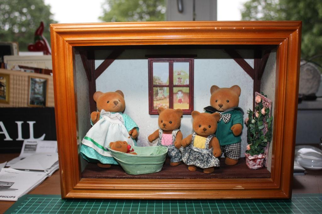 Diorama met Sylvanian berenfamilie en 10 losse beren, Ophalen of Verzenden, Zo goed als nieuw, Overige typen, Overige merken
