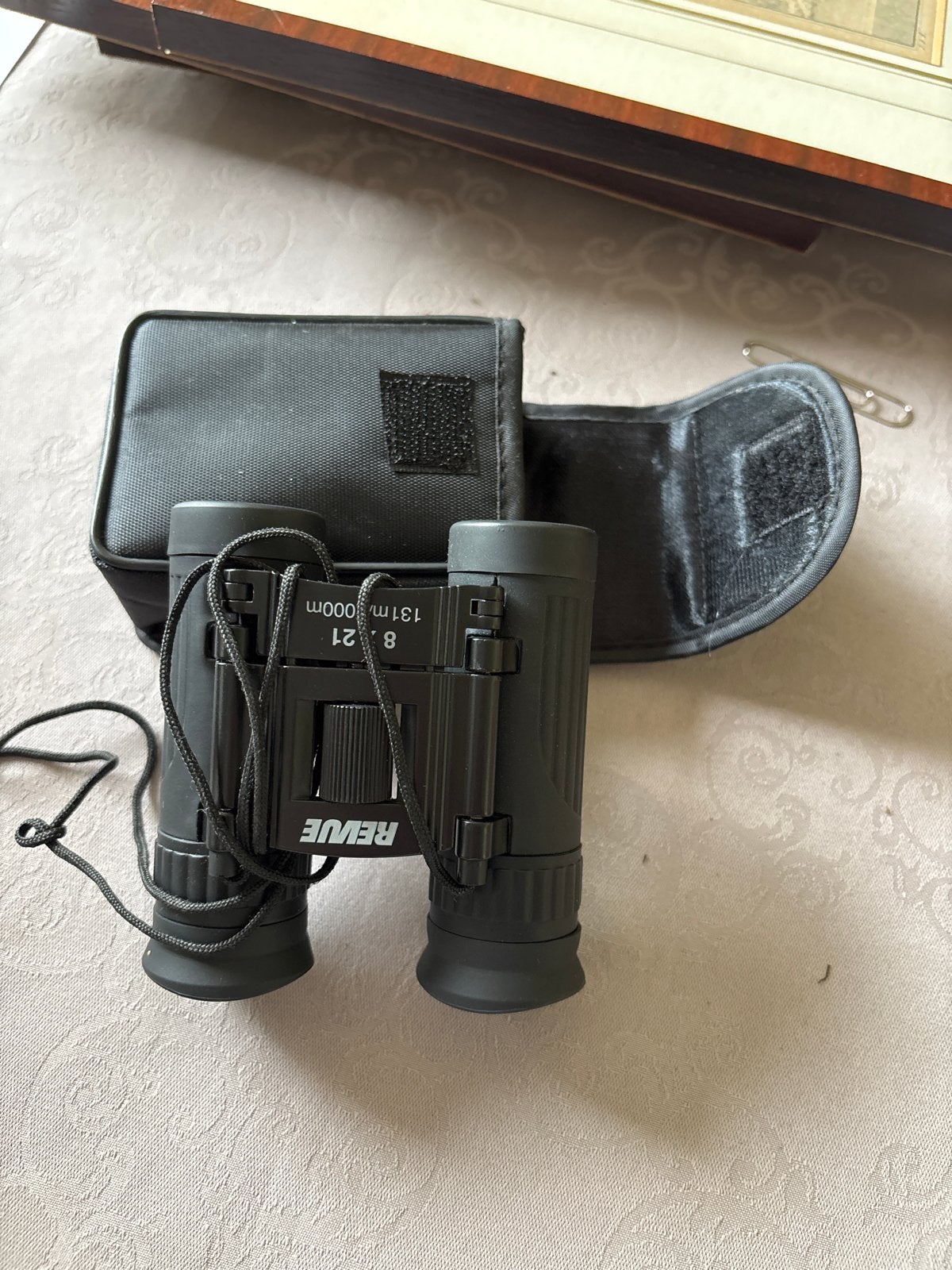 Revue verrekijker 8x21 met tasje, Audio, Tv en Foto, Optische apparatuur | Verrekijkers, Gebruikt, Verzenden, Met hoes of tas