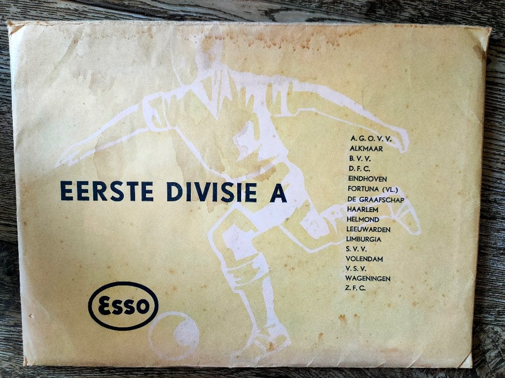 Esso elftalfoto' seizoen 1958-1959, Verzamelen, Sportartikelen en Voetbal, Ophalen of Verzenden, Gebruikt, Poster, Plaatje of Sticker