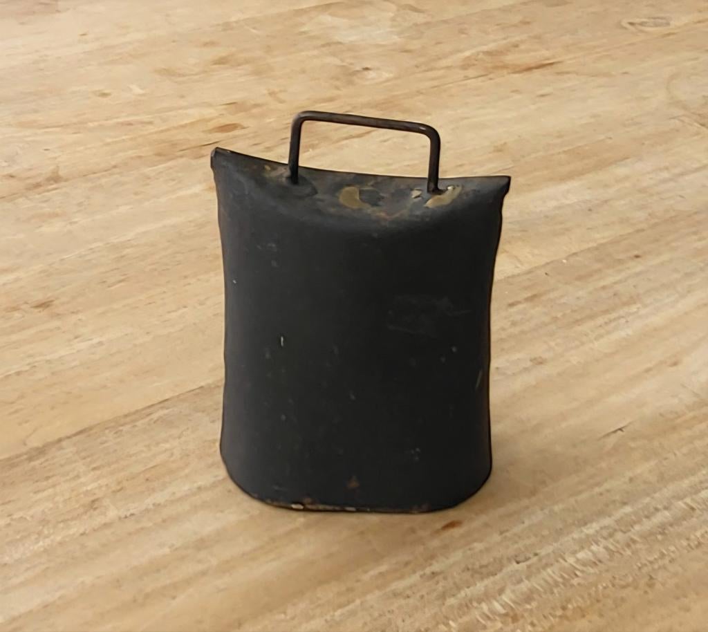 Oude zwarte koeienbel, Antiek en Kunst, Ophalen of Verzenden