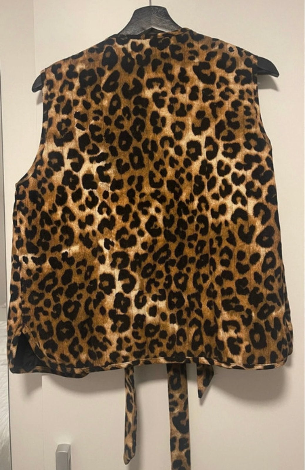 Leopard Print Vest met Strikdetail, Kleding | Dames, Bodywarmers, Ophalen of Verzenden, Zo goed als nieuw, Maat 38/40 (M), Bruin