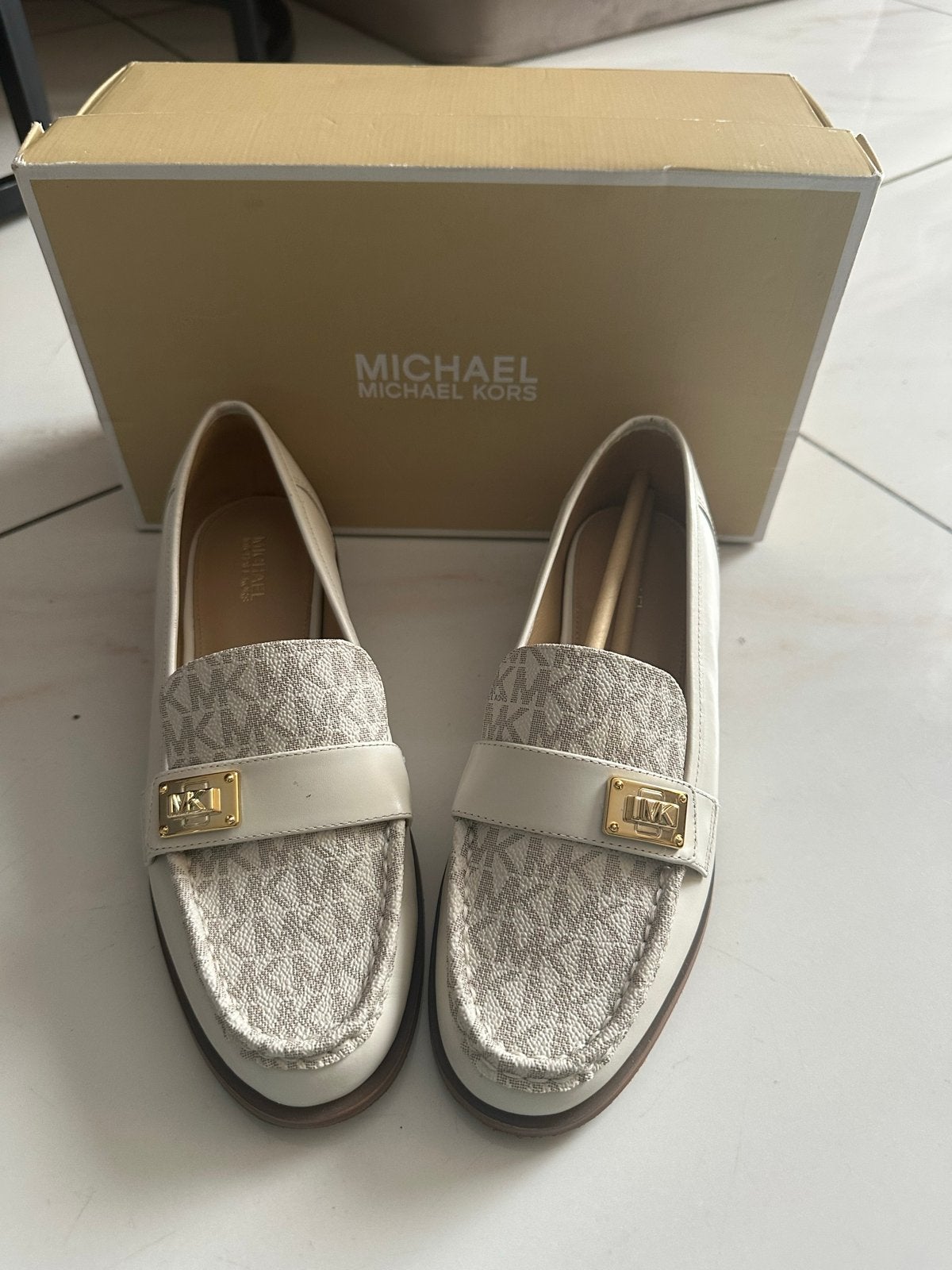 Michael Kors Instappers - Nieuw met doos, Nieuw, Ophalen of Verzenden, Instappers, Beige