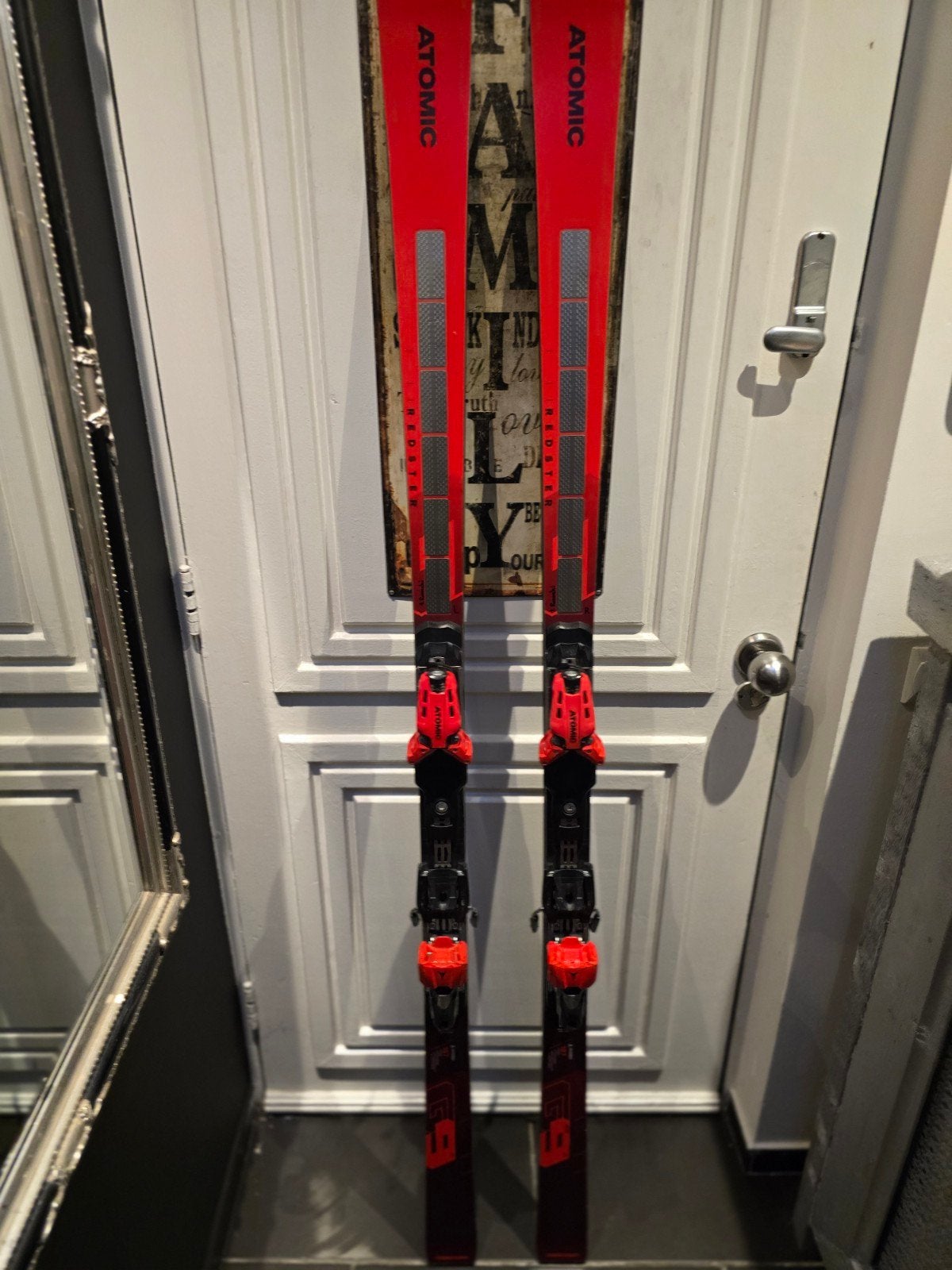 187cm FIS R26 ATOMIC REDSTER G9 REVOSHOCK, 180 cm of meer, Ophalen of Verzenden, Zo goed als nieuw, Carve