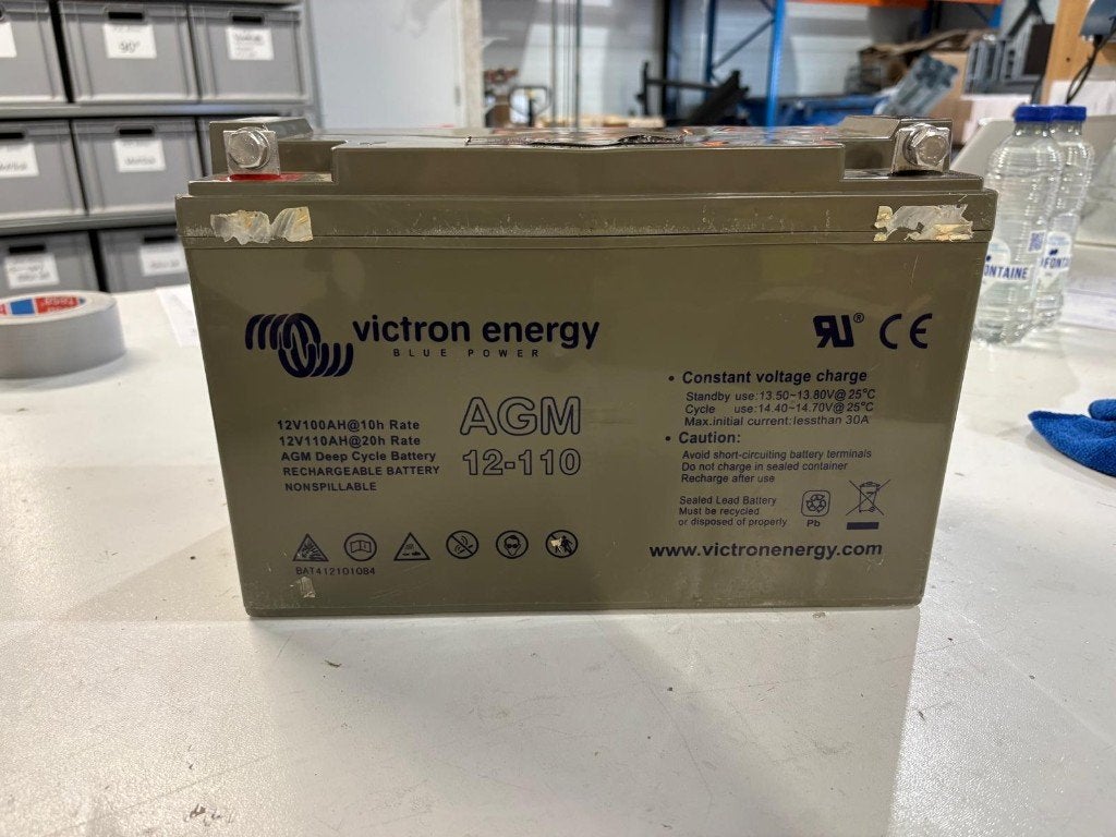 Victron Energy Blue Power AGM 12-110 accu, Gebruikt