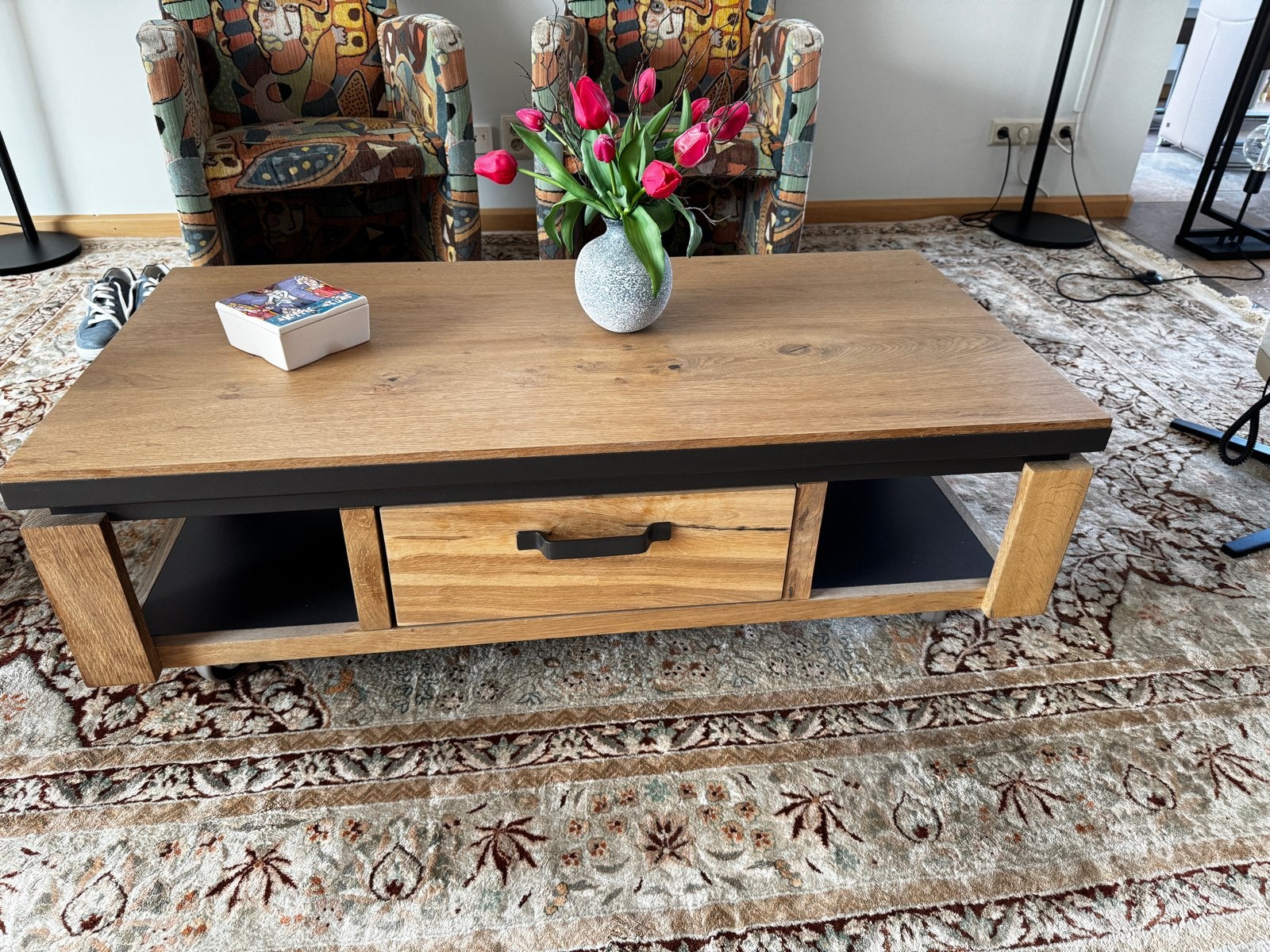 Robuuste salontafel met lade en opbergruimte, Ophalen, 100 tot 150 cm, Eikenhout, 50 tot 100 cm