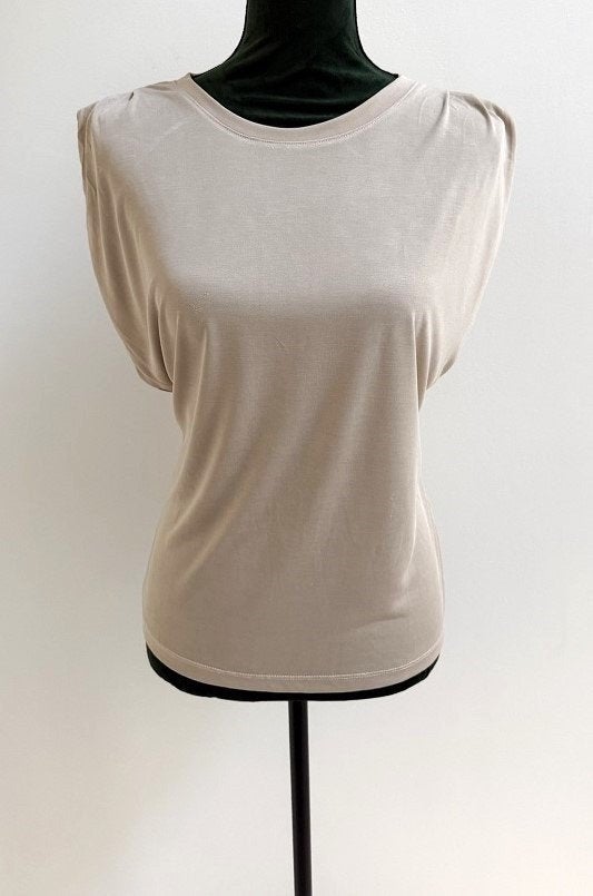 NIEUW! Bisous Project t-shirt met plooien beige M/L, Maat 38/40 (M), Bisous Project, Verzenden, Beige