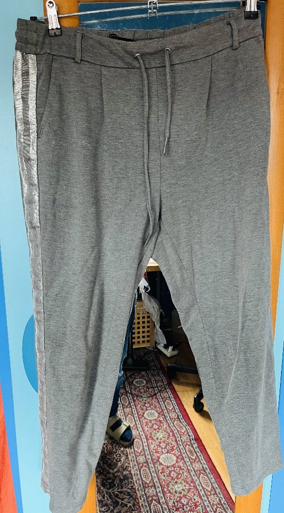 grijze jogger met zijbies Only 42/44 zgan, Only, Verzenden, Maat 42/44 (L), Zo goed als nieuw