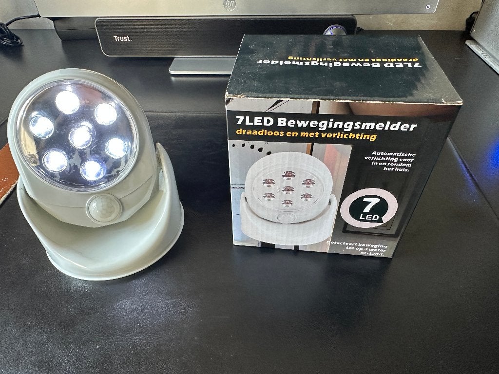 Bewegings melder met verlichting, Wit, Kunststof, Ophalen of Verzenden, Zo goed als nieuw