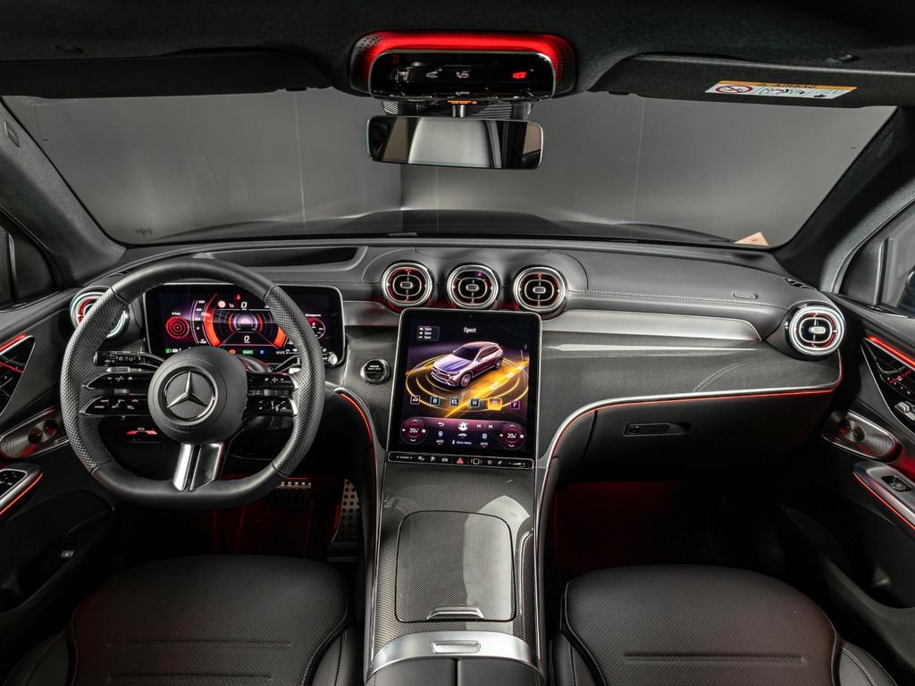 Mercedes-Benz GLC 300e 4MATIC Sport Edition Premium PLUS | P, Auto's, Mercedes-Benz, Automaat, 4 cilinders, 2000 kg, Zwart