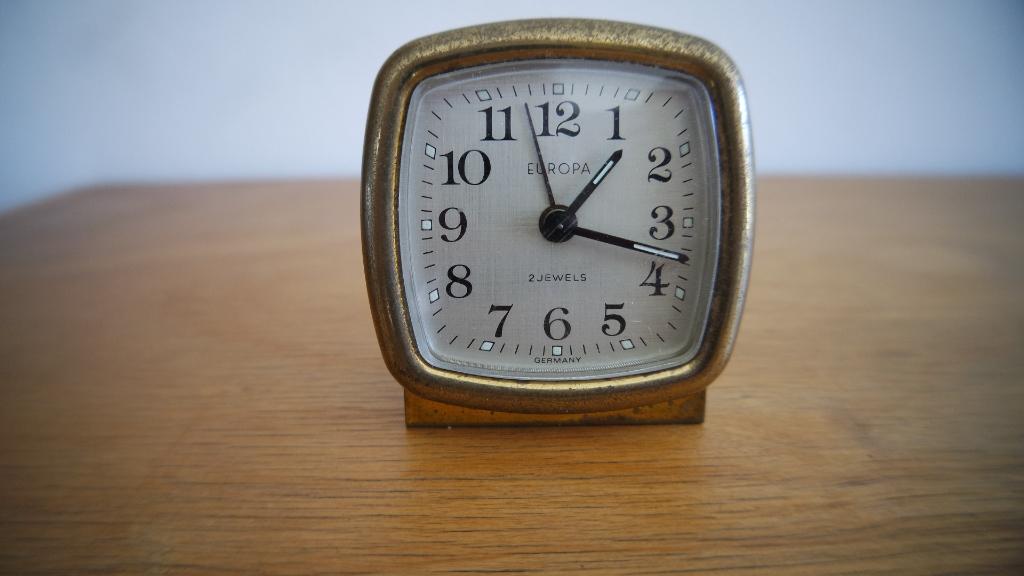 Vintage /Europa reiswekker 60er jaren / Retro, Witgoed en Apparatuur, Wekkers, Ophalen of Verzenden, Gebruikt