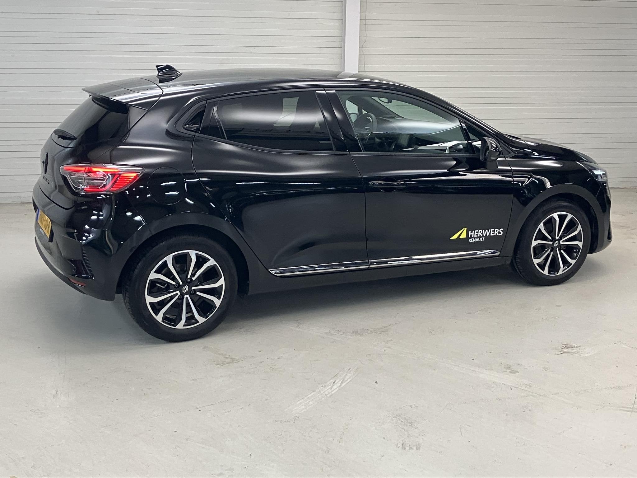 Renault Clio 1.0 TCe 90 GPF techno / NL auto / Navigatie / C, Auto's, Voorwielaandrijving, Gebruikt, Euro 6, Leder en Stof