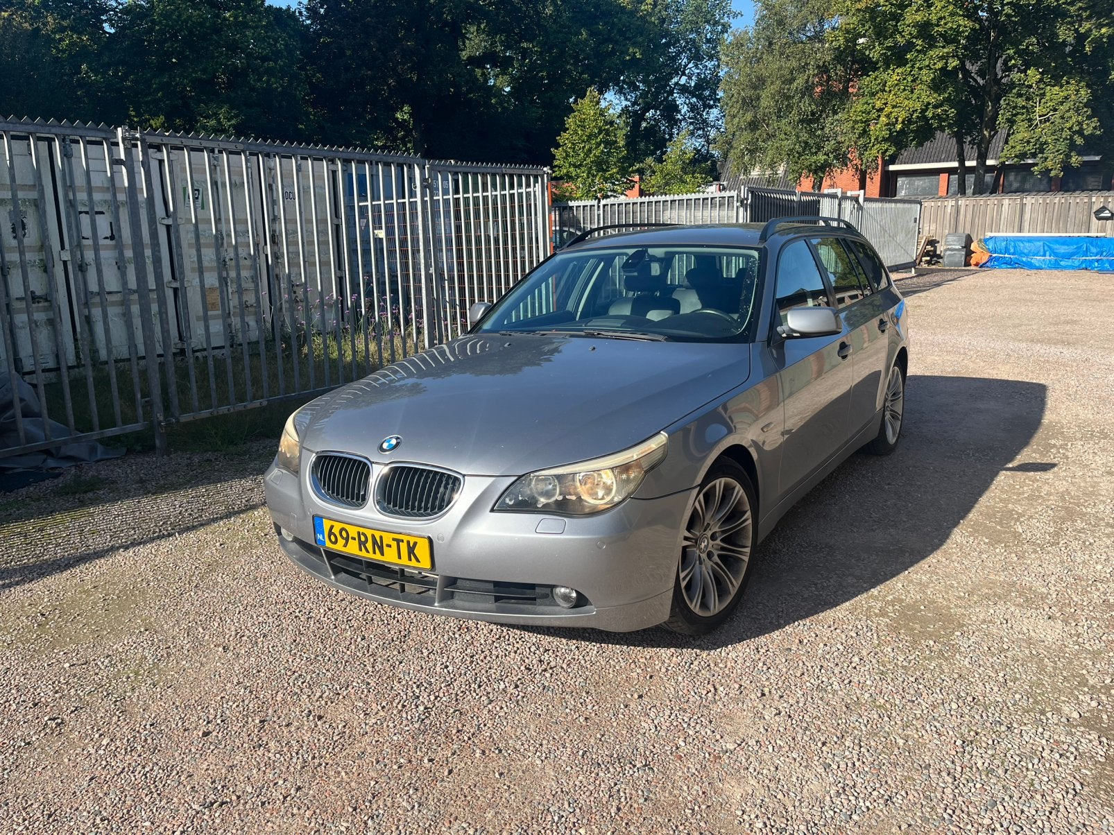 BMW 5-Serie 2.5 I 525 Touring AUT 2005 Grijs, Auto's, Automaat, Achterwielaandrijving, 2000 kg, Stationwagon