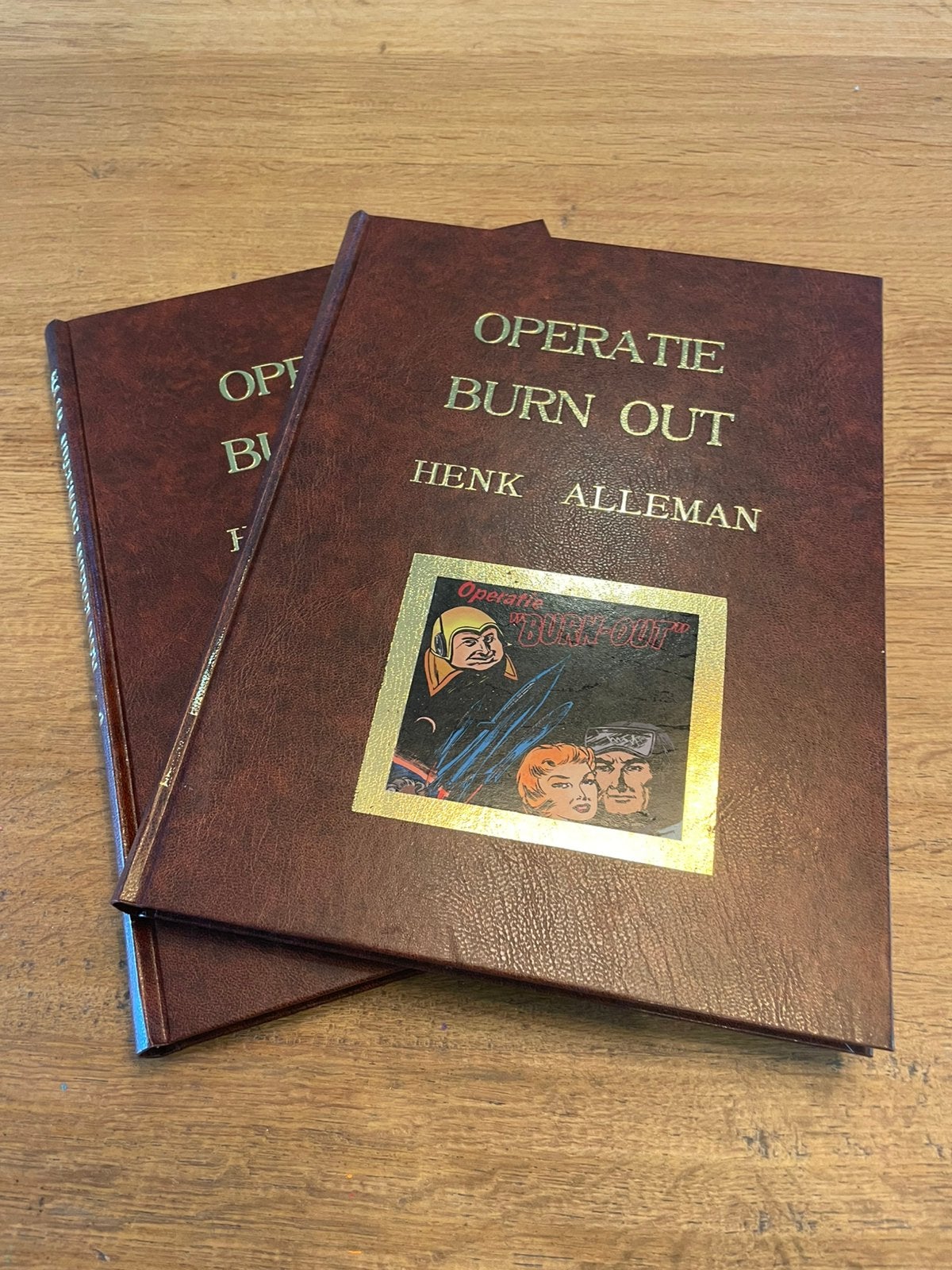 2x Operatie “Burn-out” Luxe hardcovers, Eén stripboek, Verzenden, Zo goed als nieuw
