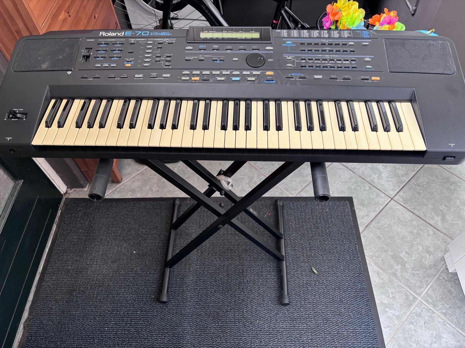 Roland E-70 Intelligent Synthesizer met standaard en pedalen, Roland, Ophalen of Verzenden, Met standaard, 61 toetsen