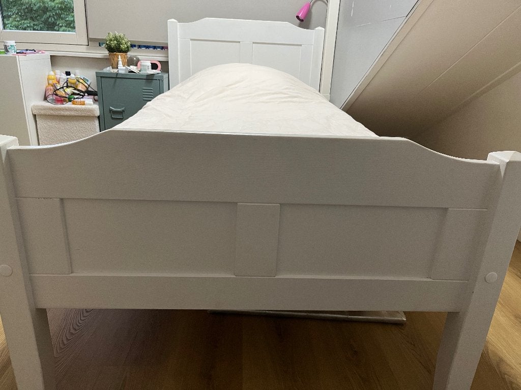 Wit houten kinderbed, Ophalen, 85 tot 100 cm, Gebruikt, Lattenbodem