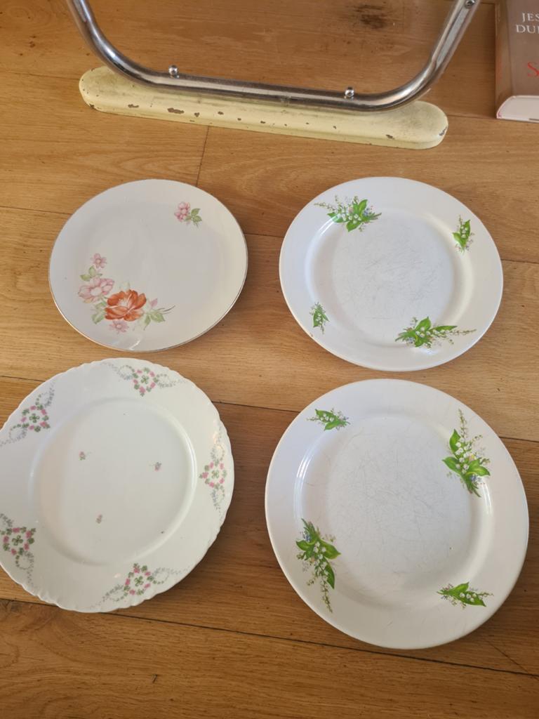 Vintage borden met bloemmotief - set van 4, Antiek en Kunst, Antiek | Servies los, Ophalen of Verzenden