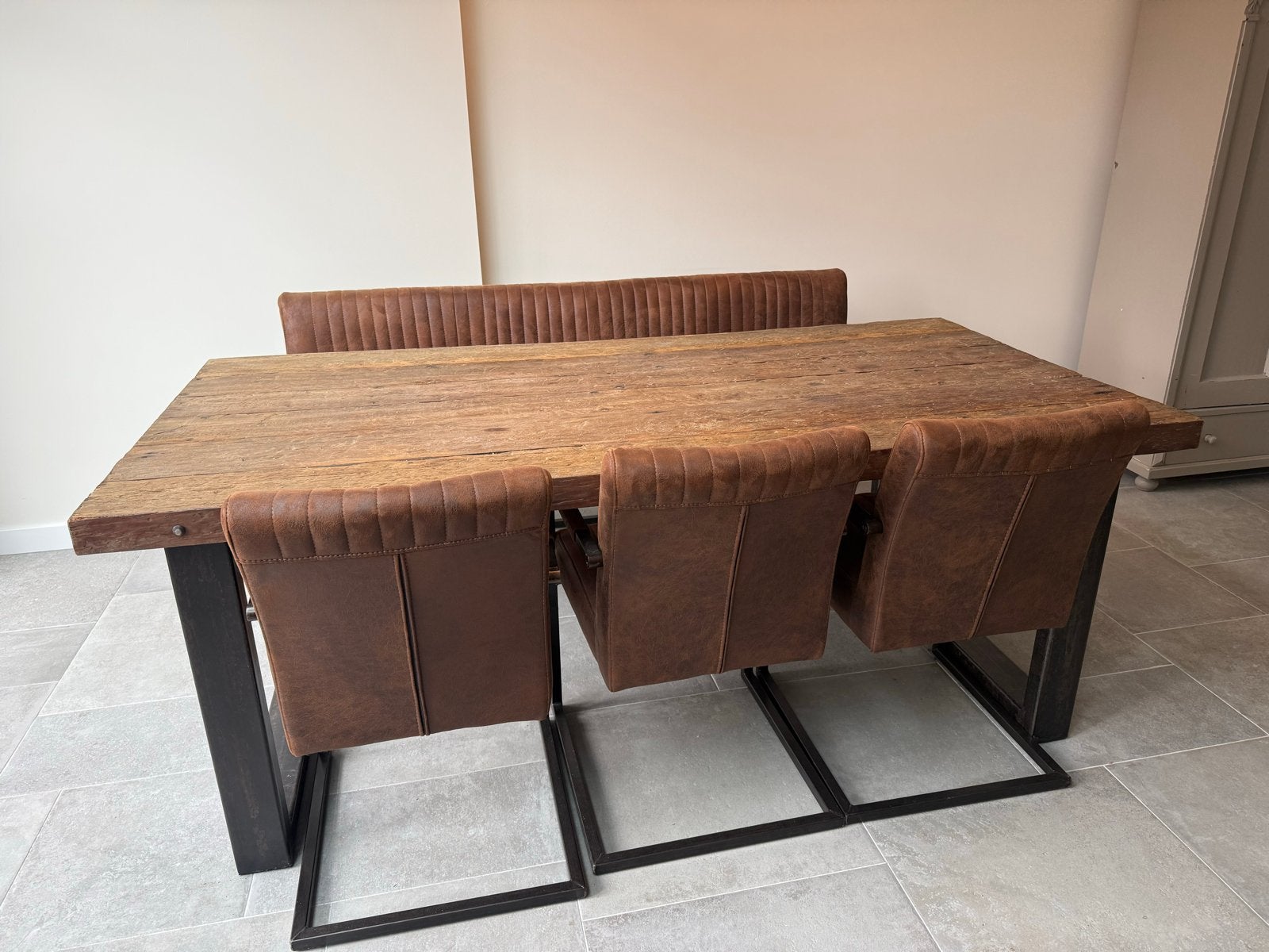 Robuuste eettafel met bank en stoelen, Huis en Inrichting, Ophalen, 50 tot 100 cm, Zo goed als nieuw, Vijf personen of meer