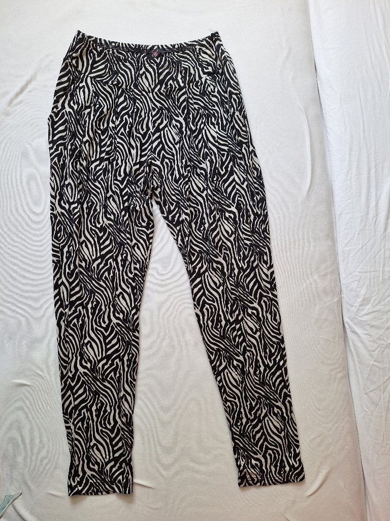 Broek met zebraprint M, Ophalen of Verzenden, Zo goed als nieuw, Zwart, Lang