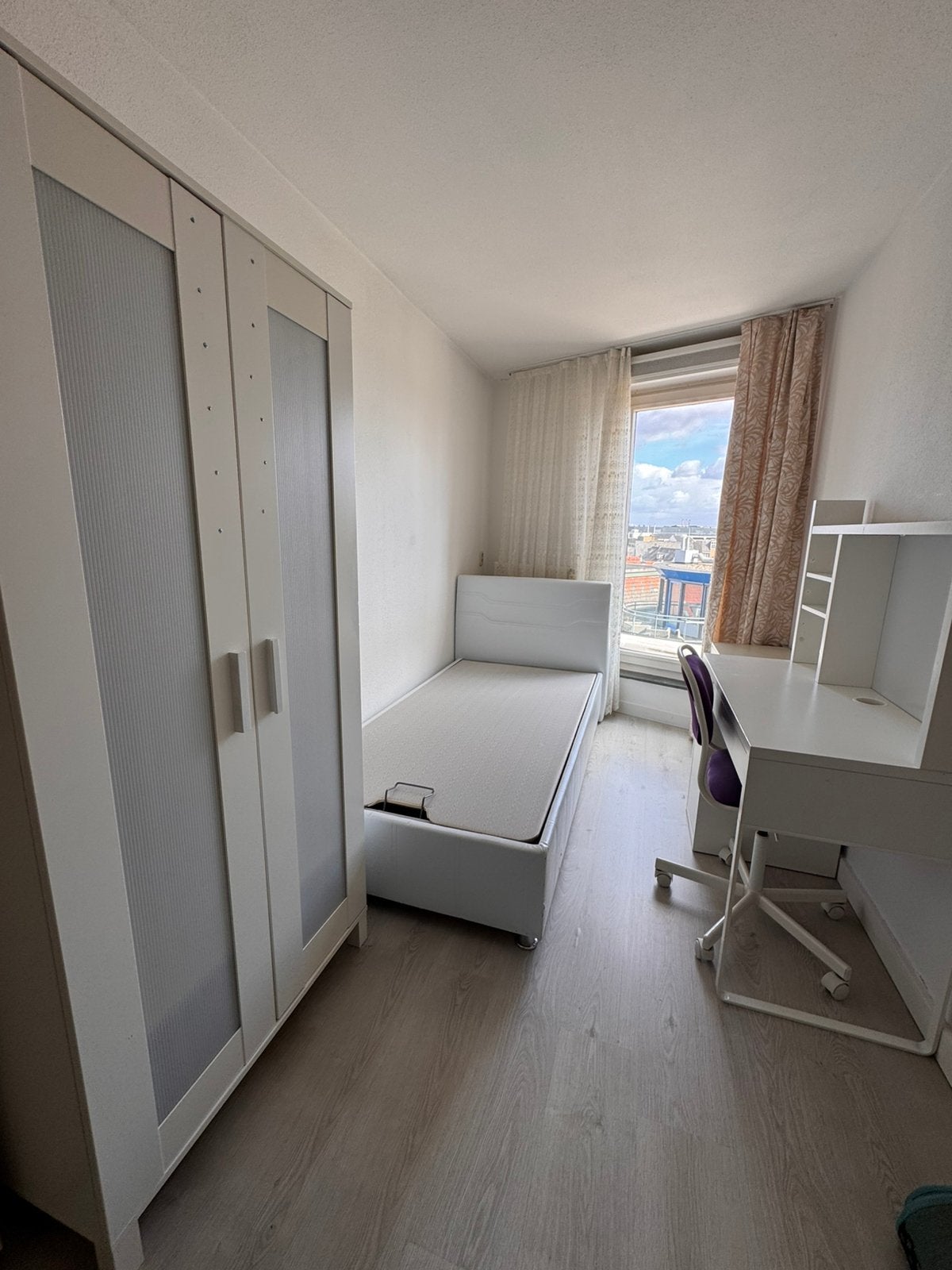 Complete Bedroom Set – Bed, Mattress, Wardrobe, Desk & Chair, Overige regio's