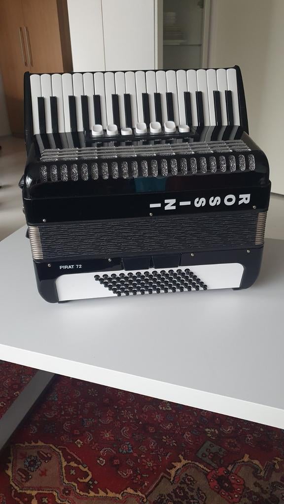 Rossini Pirat 72 Accordeon - 3-korig, 72 bas, Gebruikt, 72-bas, Met koffer, Toetsaccordeon