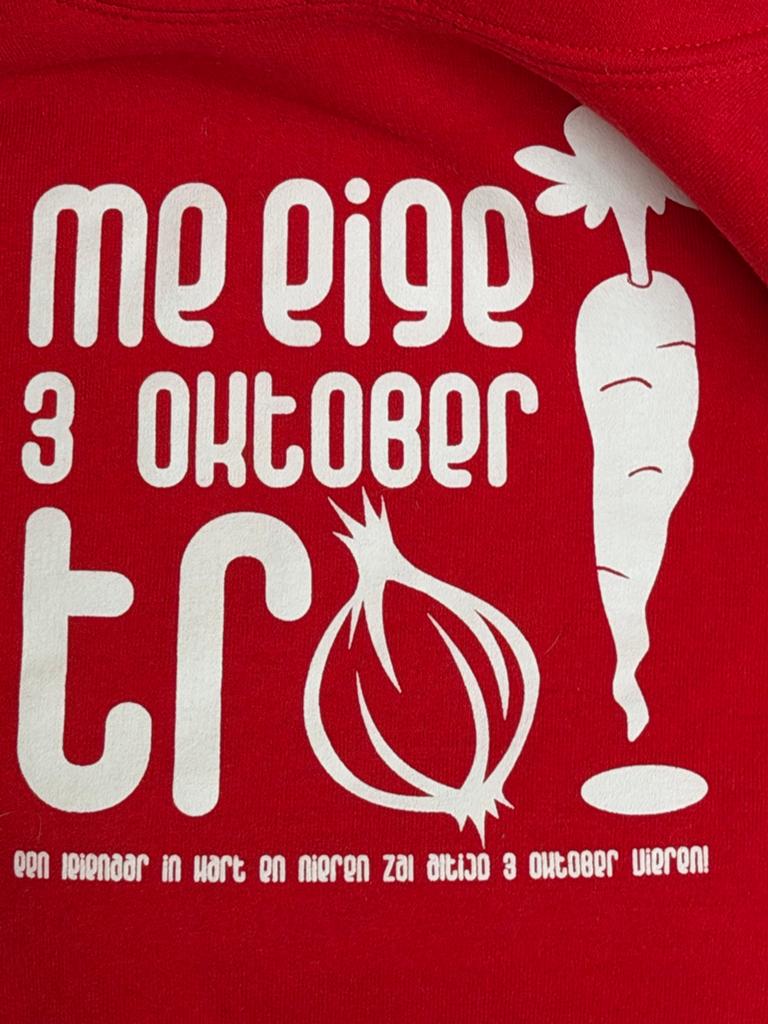3 oktoberrrr Hoodie, Ophalen, Zo goed als nieuw, Maat 38/40 (M), Rood